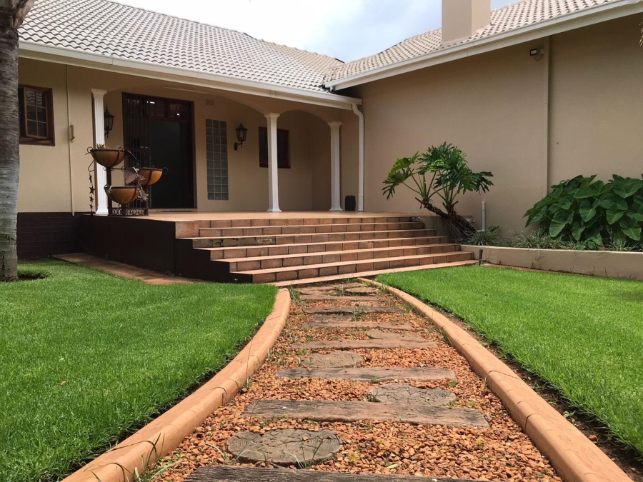 5 Bedroom Property for Sale in Protea Park North West